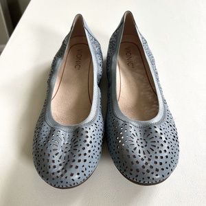 Vionic “Robyn” Perforated Ballet Flats in Metallic Sky Blue – Size 8 EUC